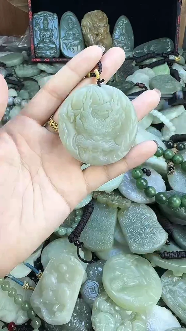 颈饰未镶嵌和田玉1