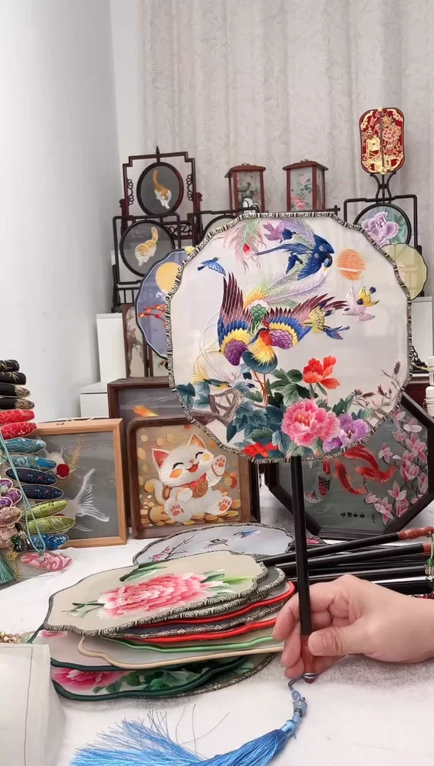 扇子苏绣作品手工团扇