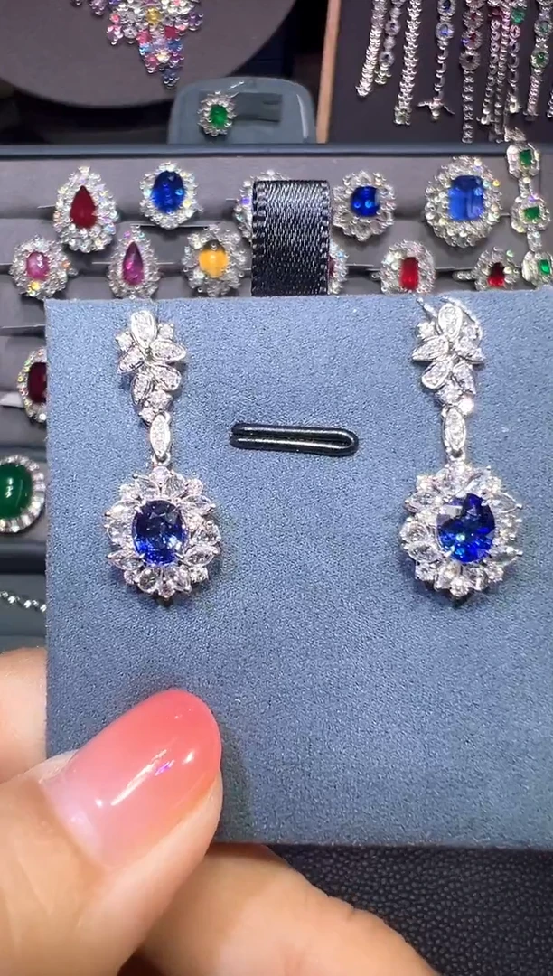 耳钉蓝宝石18K金镶嵌