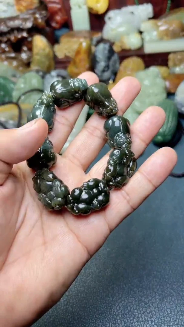 和田玉未镶嵌把件-