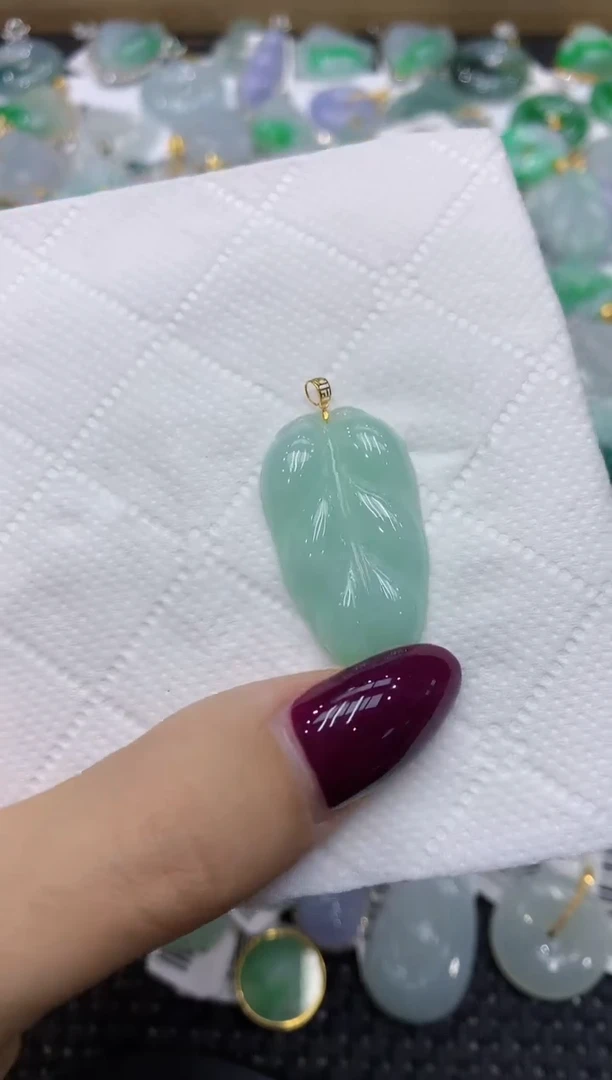 翡翠18K金镶嵌颈饰111111111111