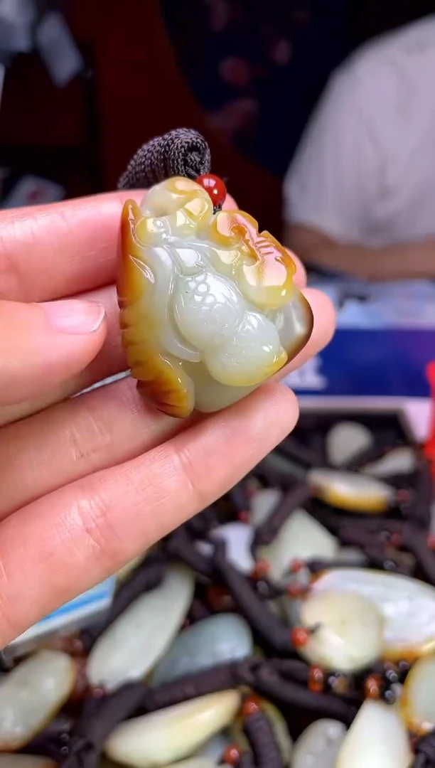 和田玉未镶嵌颈饰1