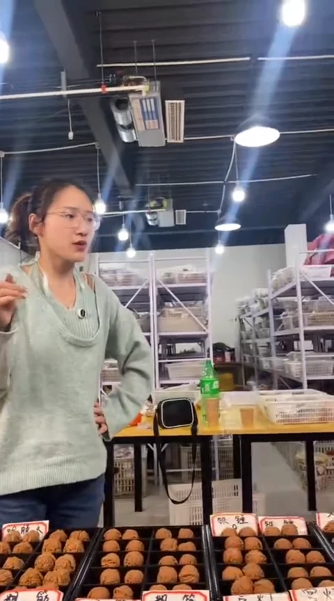 【闪购商品】文玩核桃把件苹果园40左右（已打底）