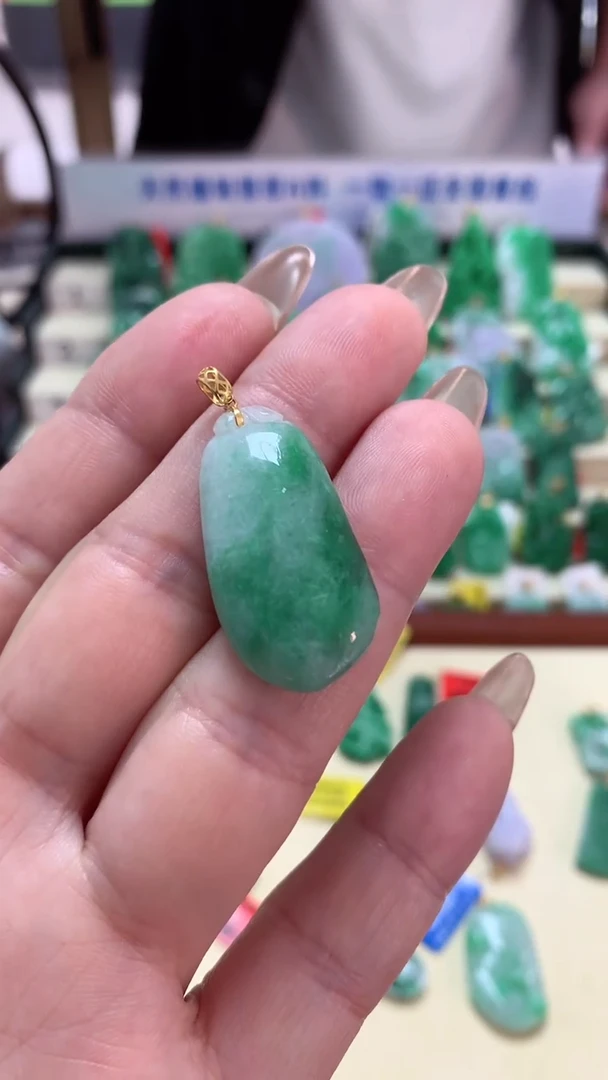 【闪购商品】翡翠吊坠(不含链)18K金镶嵌挂件