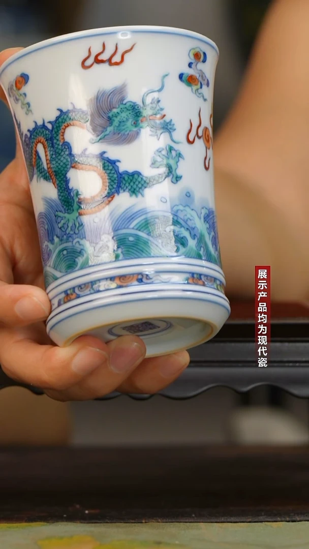 摆件涂杏花斗彩双龙戏珠手握杯