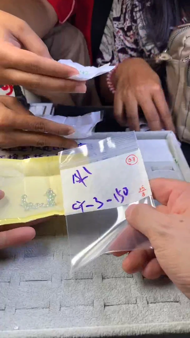 定制翡翠未镶嵌成*翡翠