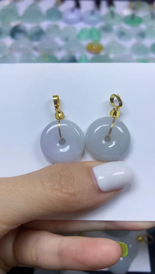 翡翠未镶嵌颈饰挂件