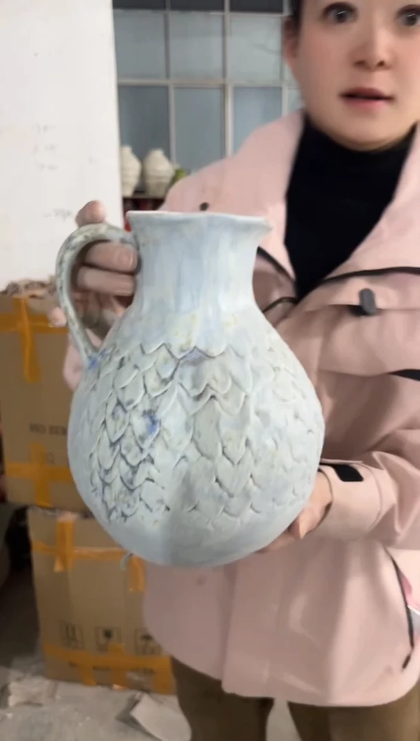 鱼鳞款手工陶瓷瓶