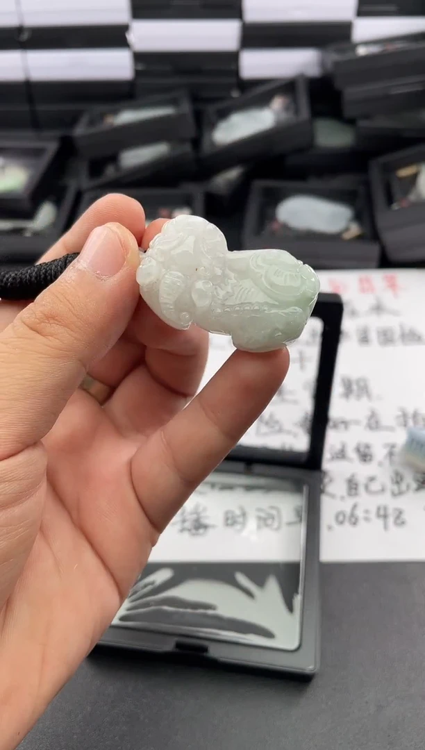 翡翠未镶嵌颈饰..../8/19/ 126