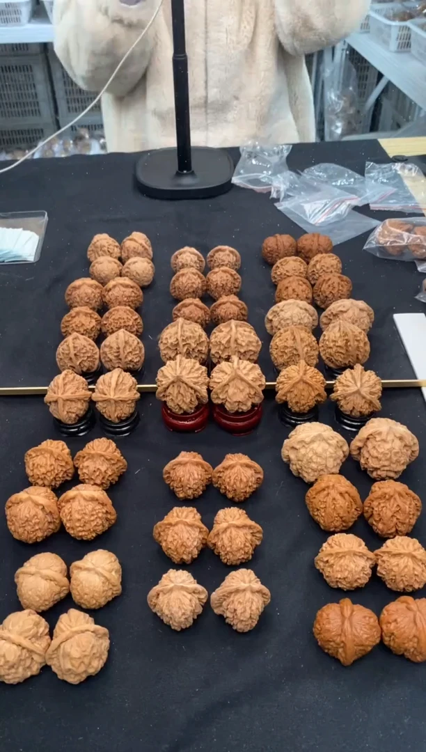 【闪购商品】文玩核桃把件汉高楼38