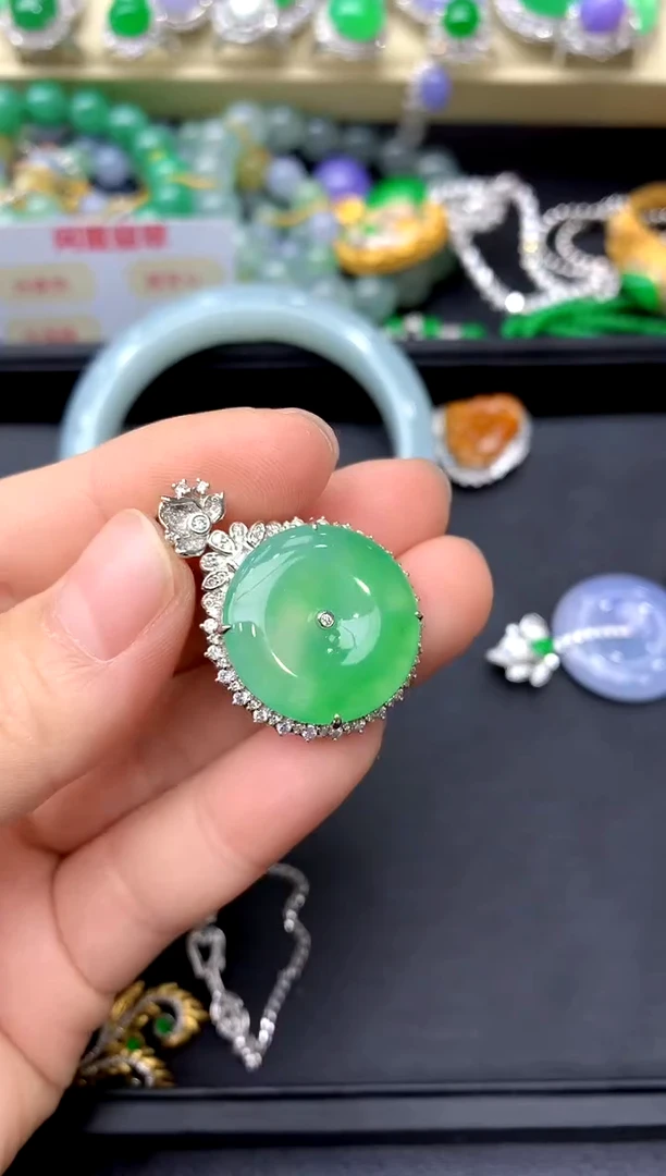 颈饰18K金镶嵌翡翠725-中国好珍宝