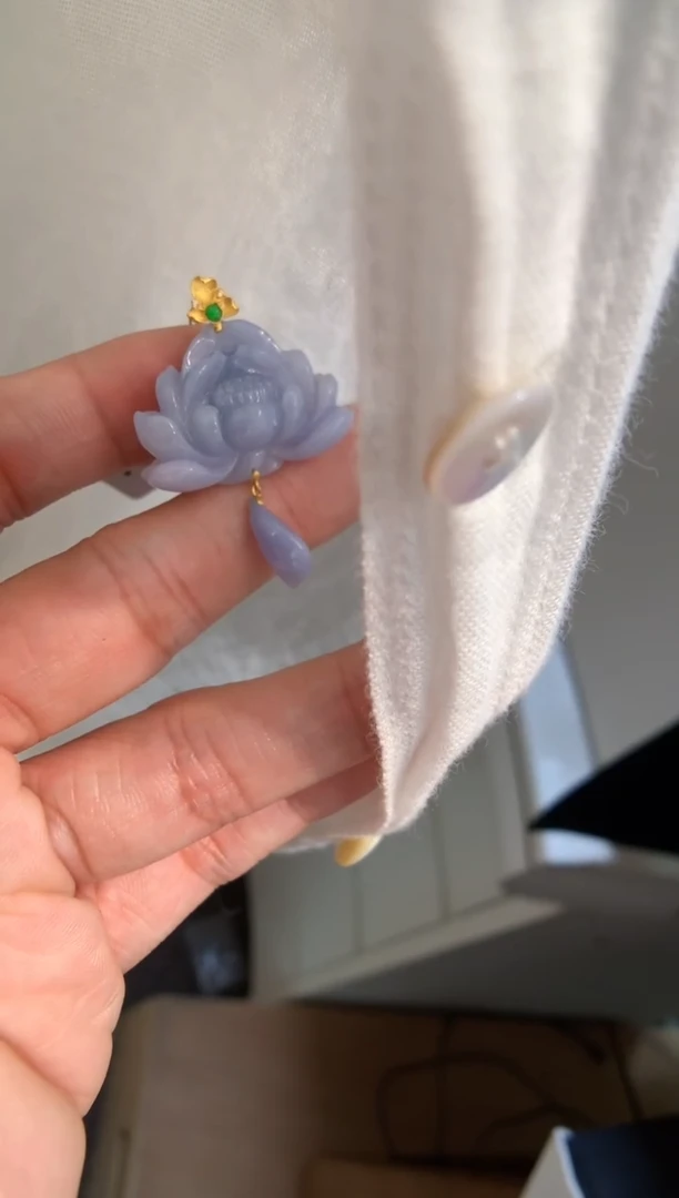 颈饰18K金镶嵌翡翠莲花