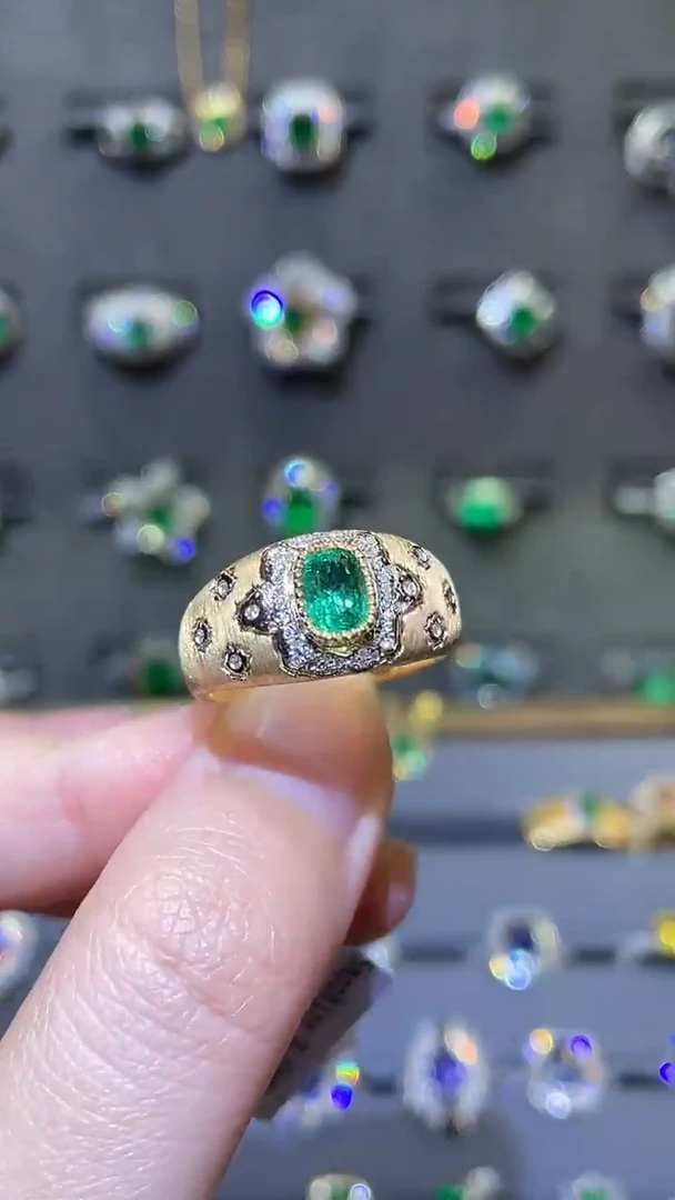 祖母绿戒指18K金镶嵌0.59ct