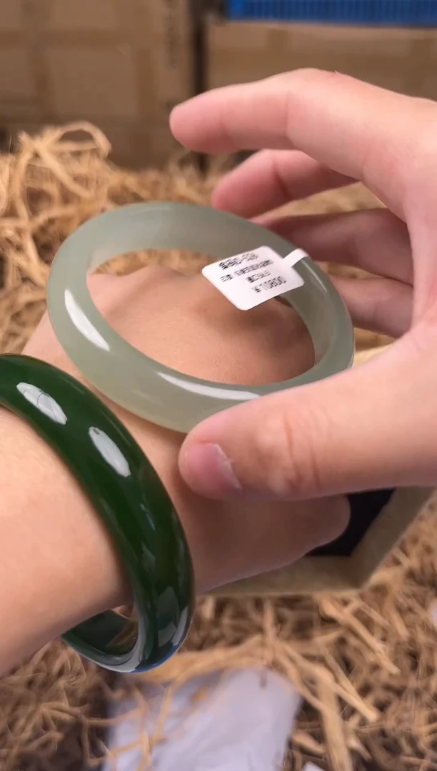 未镶嵌手镯石英质玉编码D526