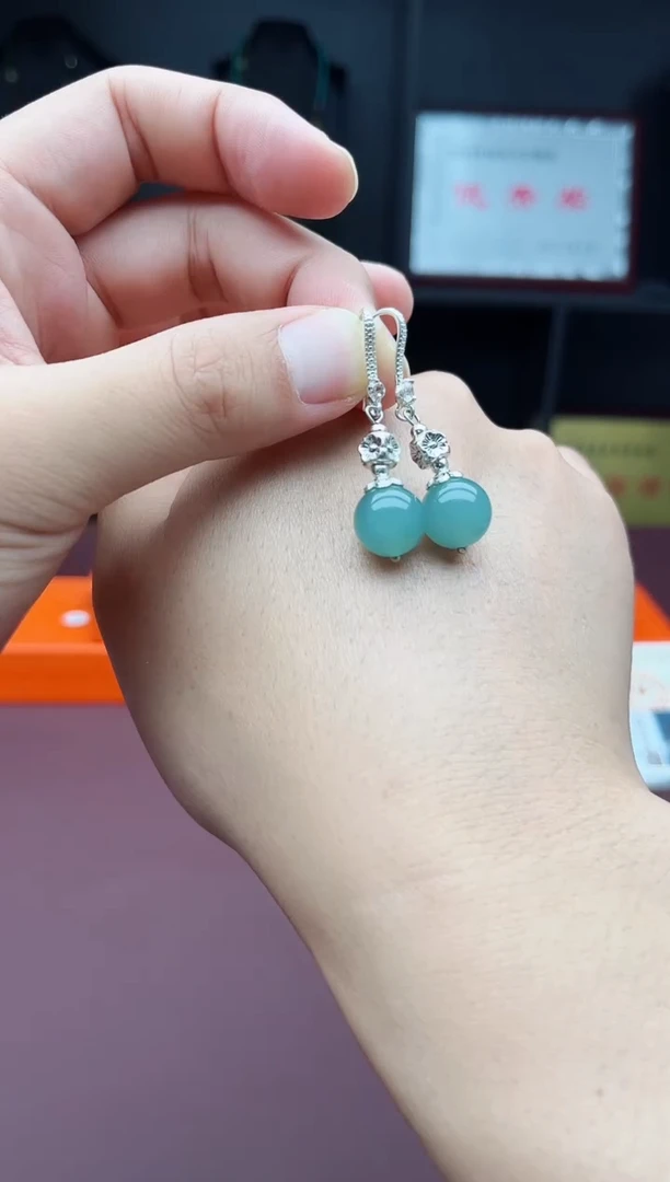 石英质玉（天山翠）未镶嵌耳钉435000