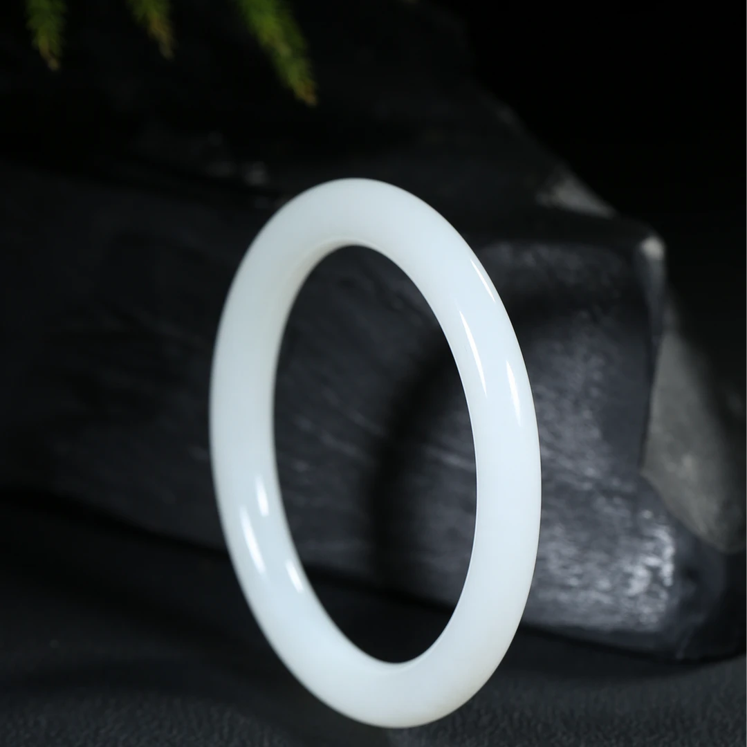 55.57mm和田玉羊脂玉福镯