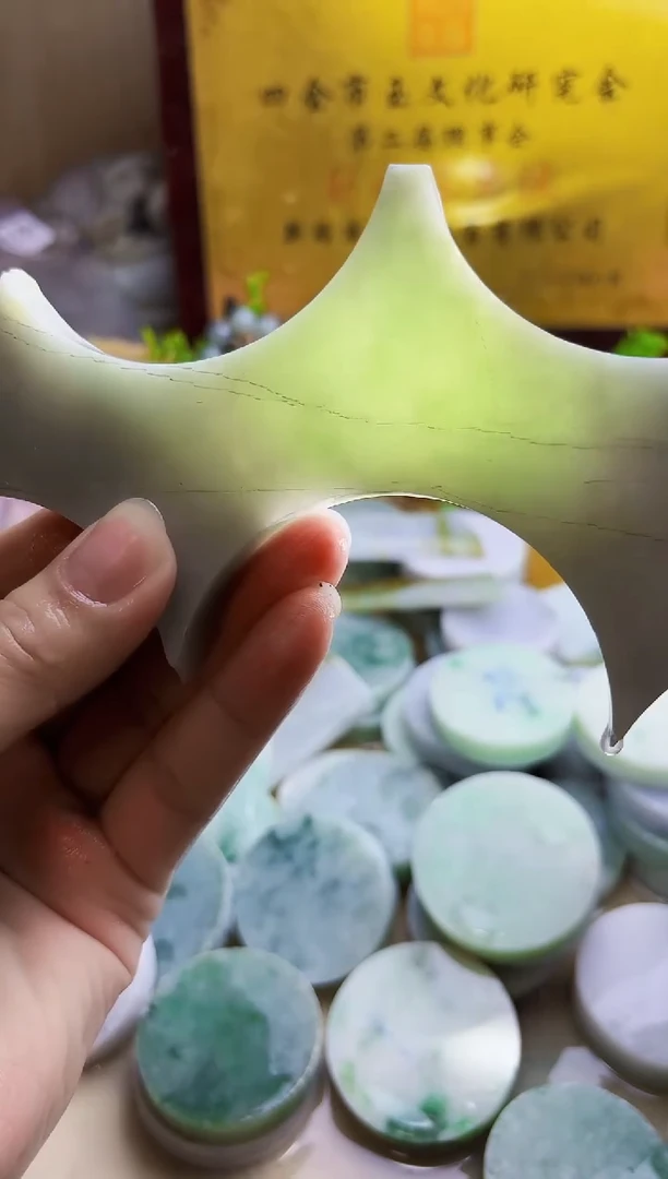 翡翠挂件未镶嵌A货常星819