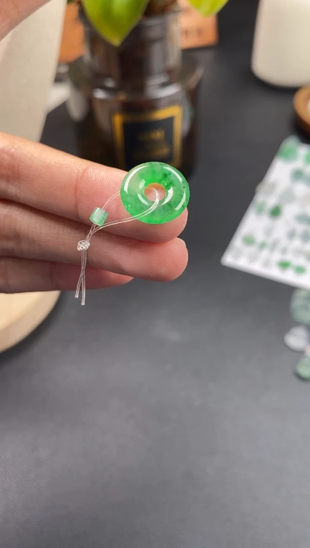 翡翠未镶嵌颈饰翡翠冰绿甜甜圈