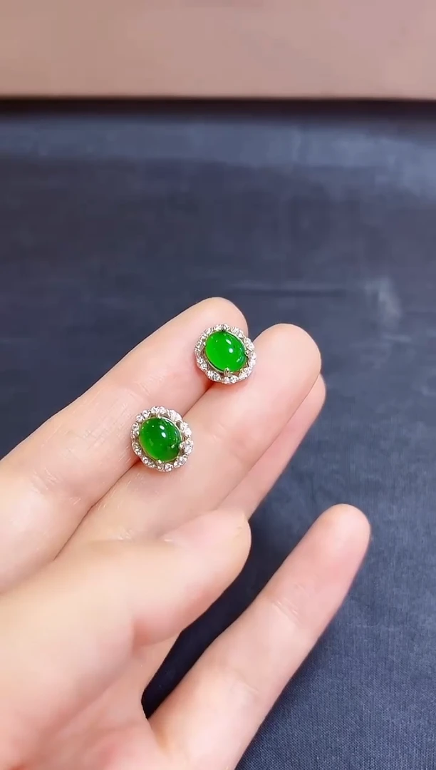 颈饰银S925镶嵌翡翠耳钉