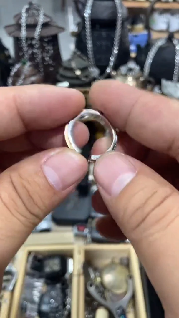 瓷片闪购商品  如图所示