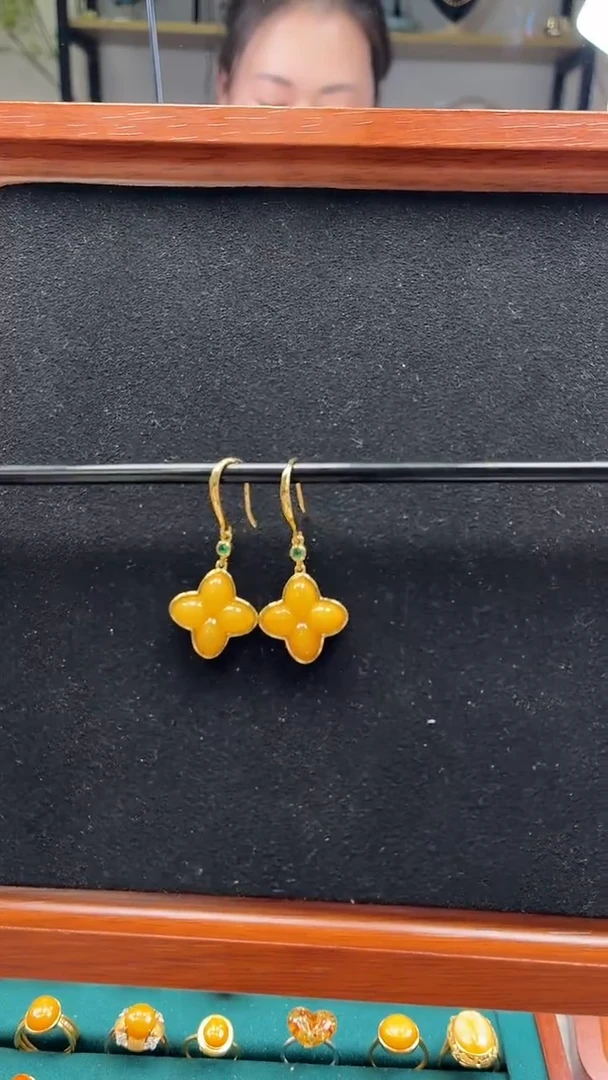 蜜蜡银S925镶嵌耳坠精品蜜蜡四叶草耳钩耳坠