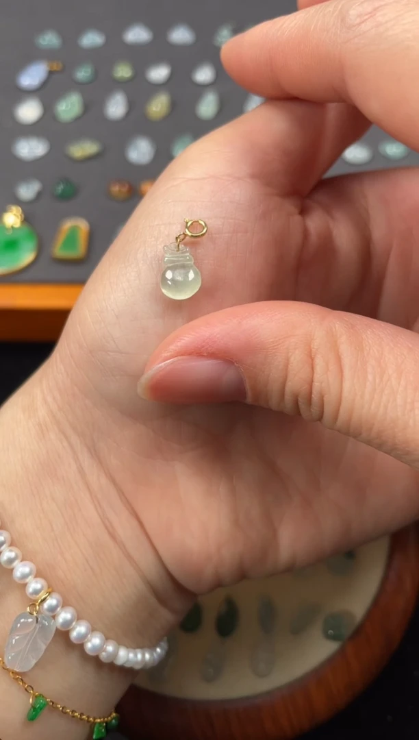 吊坠(不含链)18K金镶嵌翡翠一个JK603