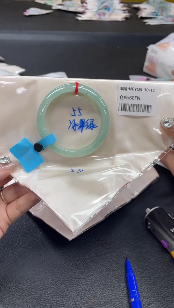 未镶嵌手镯翡翠翡翠手镯