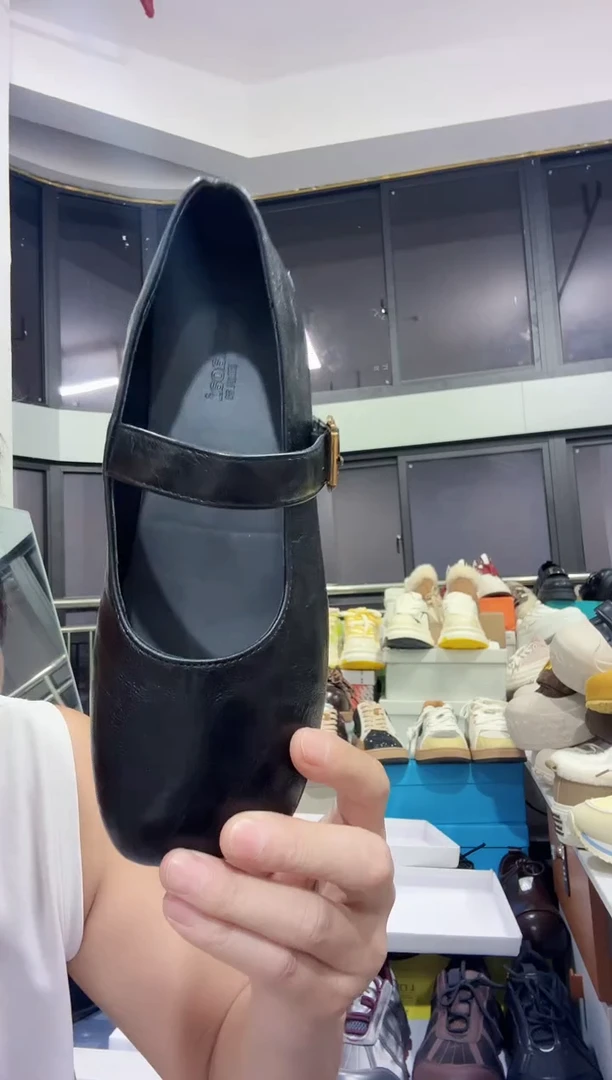 澳*黑色软皮小皮鞋38码