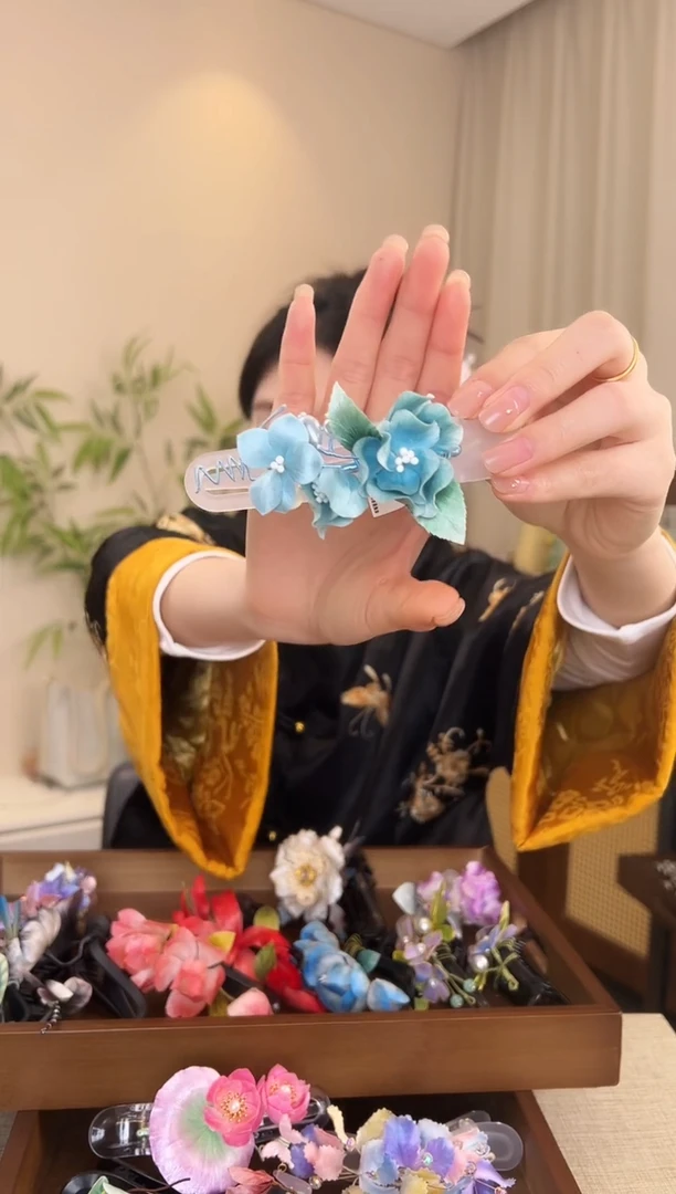 刺绣秋*蓝色花朵懒人夹