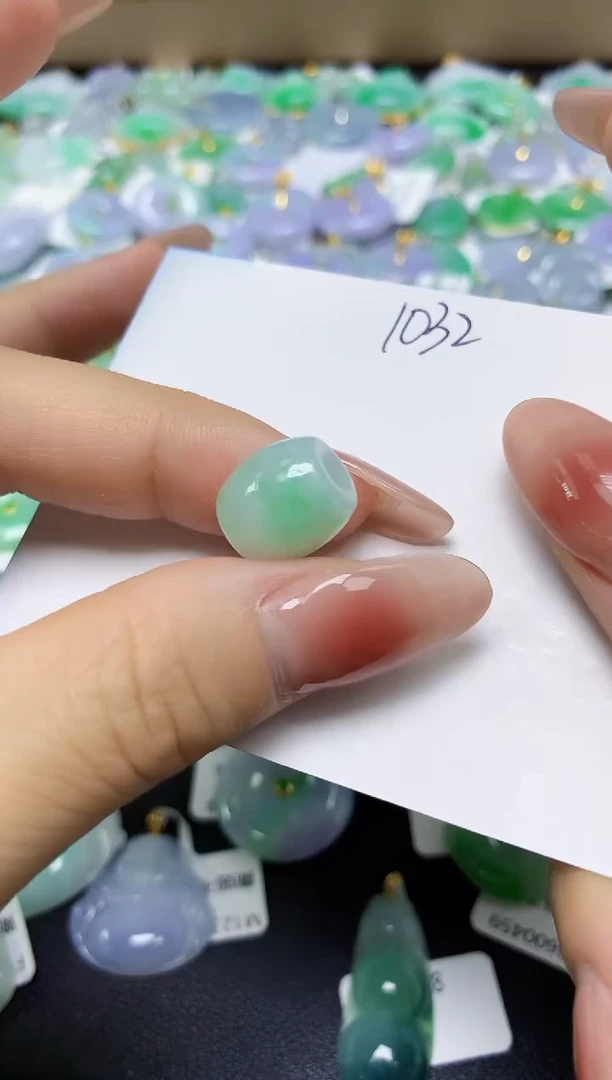 翡翠未镶嵌颈饰 天然缅甸翡翠A货