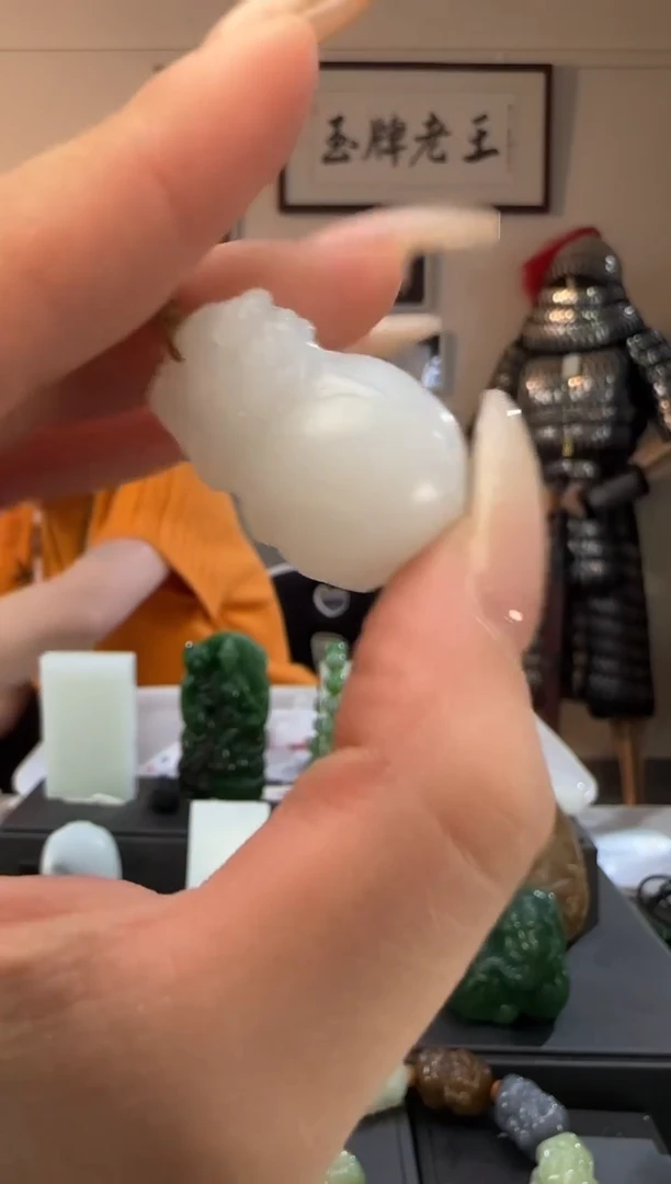 颈饰未镶嵌和田玉白玉貔貅吊坠