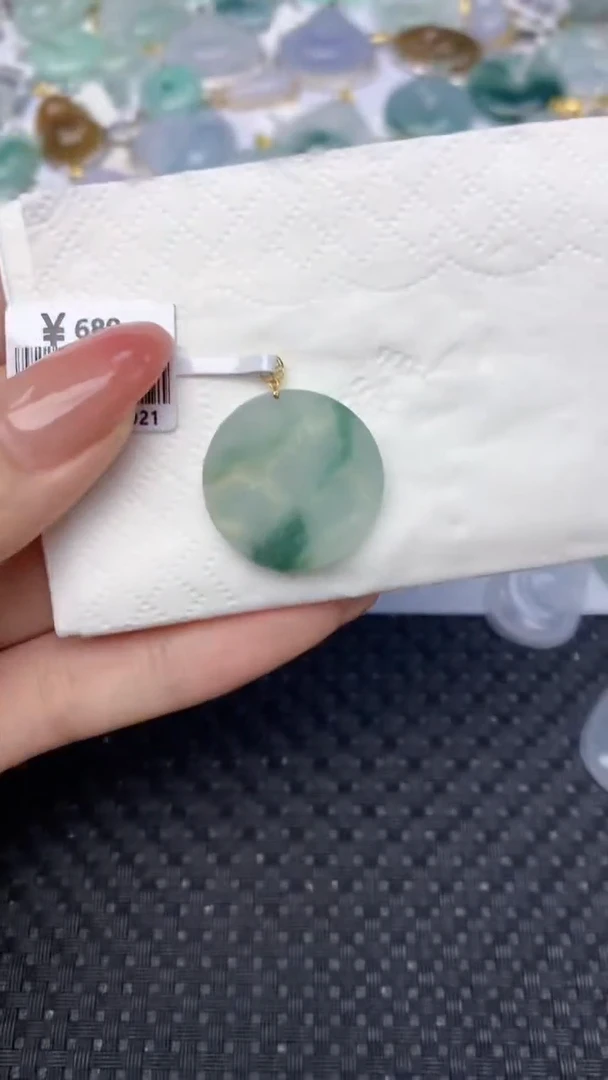 翡翠18K金镶嵌颈饰天然翡翠a货