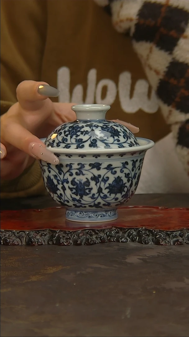 【闪购商品】青花手绘缠枝莲盖碗