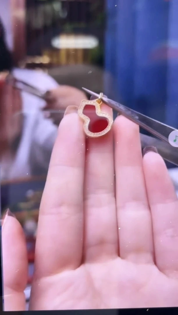 18K金镶嵌颈饰玛瑙/玉髓18K金玛瑙葫芦吊坠MY赠链