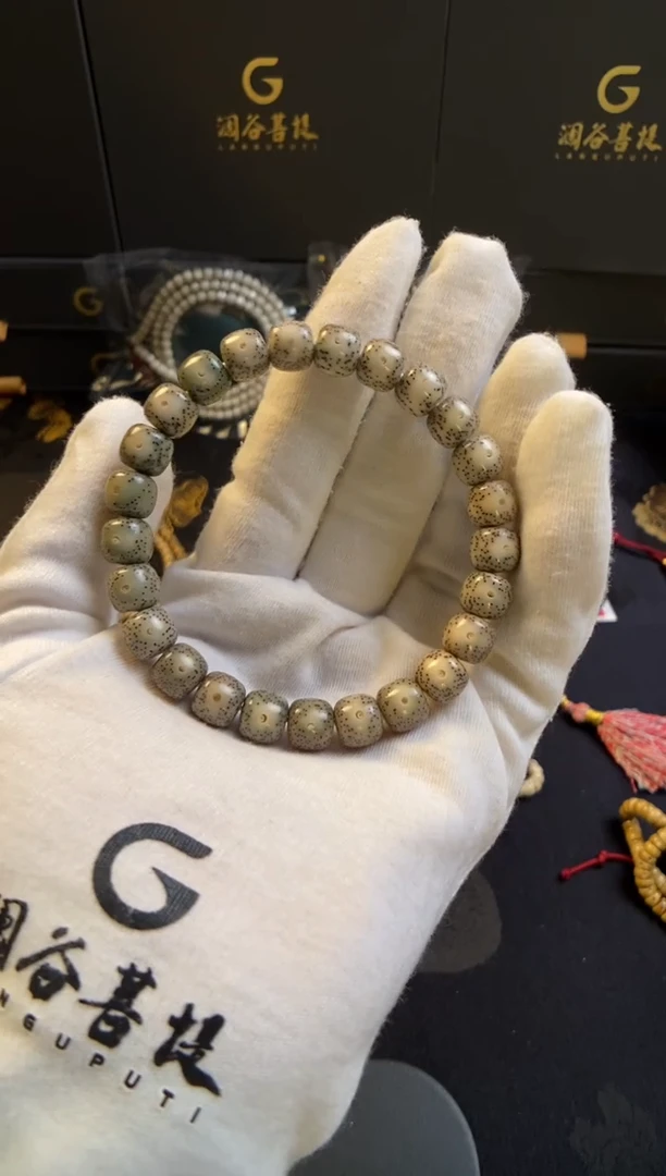 手串星月菩提9.*5*8.5正月黄金台