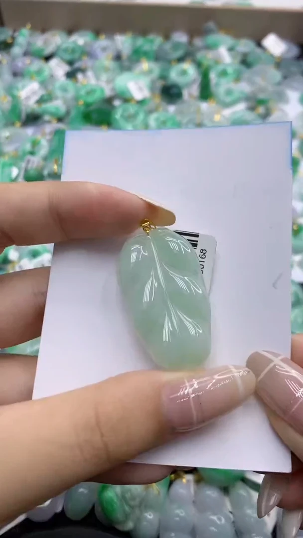 翡翠18K金镶嵌颈饰天然缅甸翡翠A货