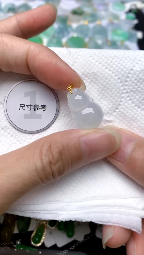 颈饰18K金镶嵌翡翠天然A货翡翠