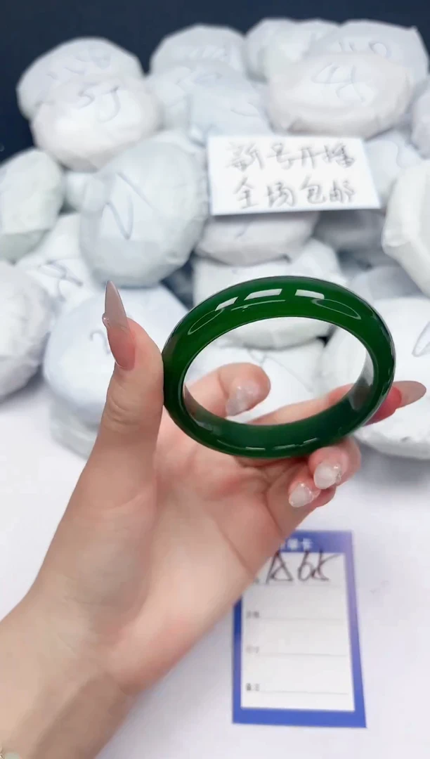 未镶嵌手镯石英质玉A65/54