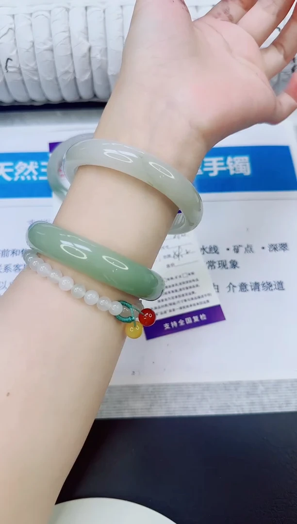 未镶嵌手镯石英质玉270/59.2
