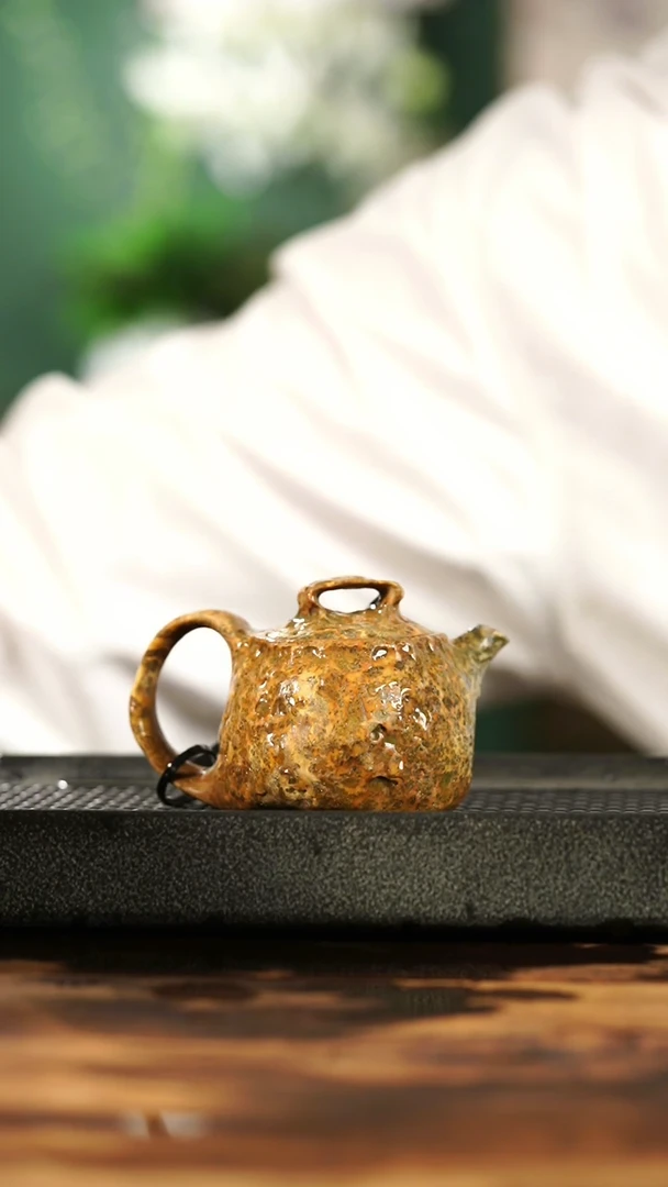 陈国力老师作品冰碛岩重工雕刻流香黄豹壶