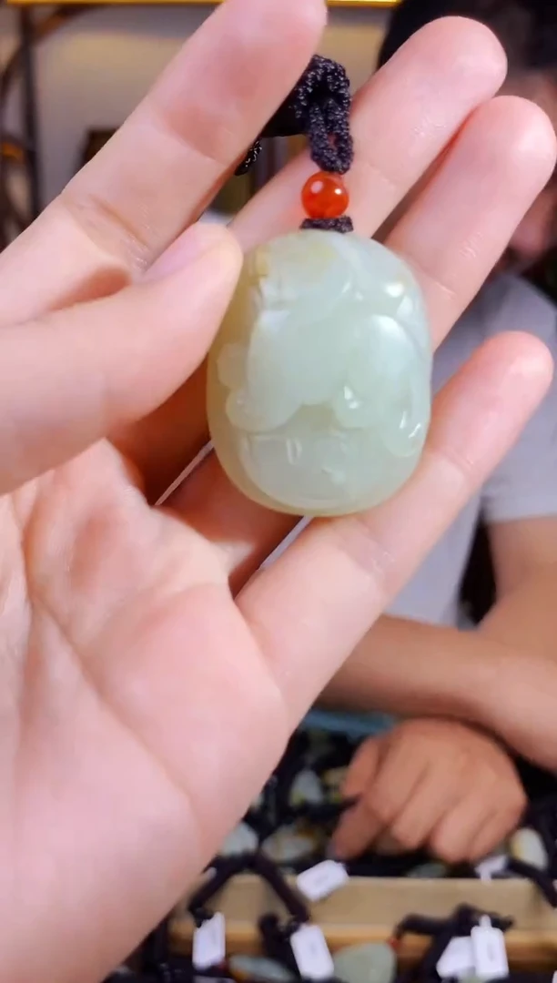 和田玉未镶嵌颈饰1