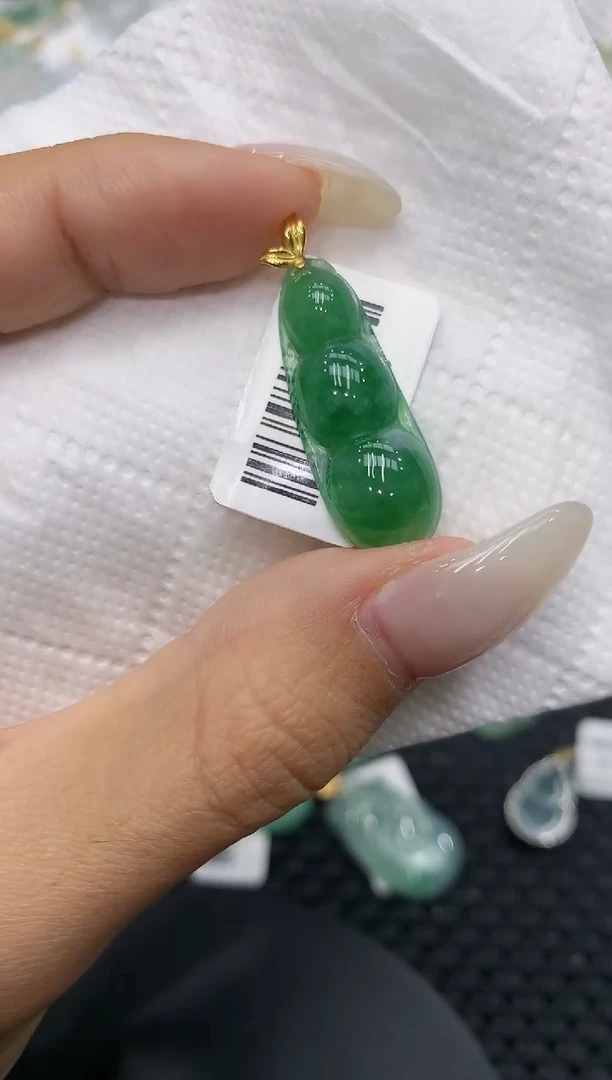 颈饰18K金镶嵌翡翠111111111111