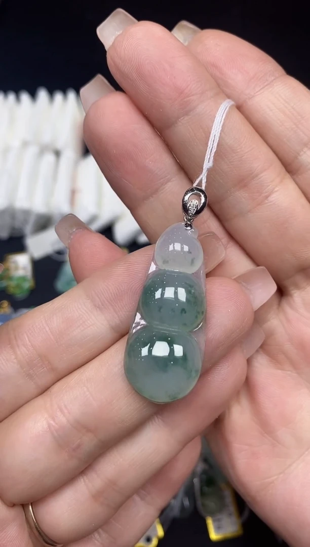 吊坠(不含链)18K金镶嵌翡翠豆子18K金扣镶嵌@@CMT