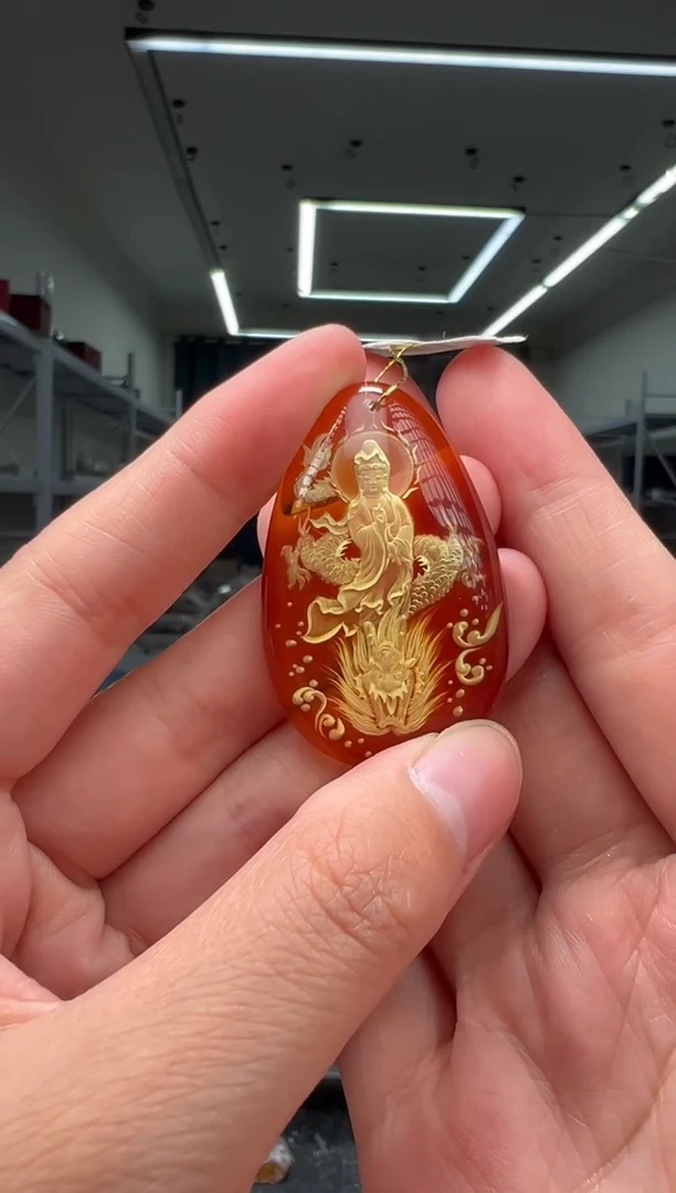 未镶嵌颈饰琥珀观音