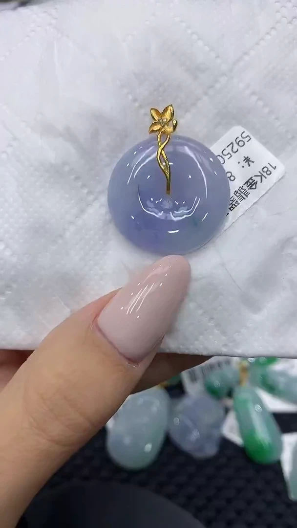 颈饰18K金镶嵌翡翠111111111111