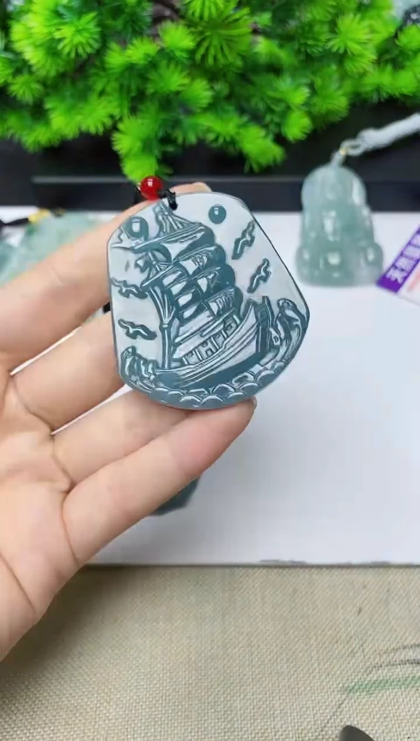 翡翠未镶嵌颈饰