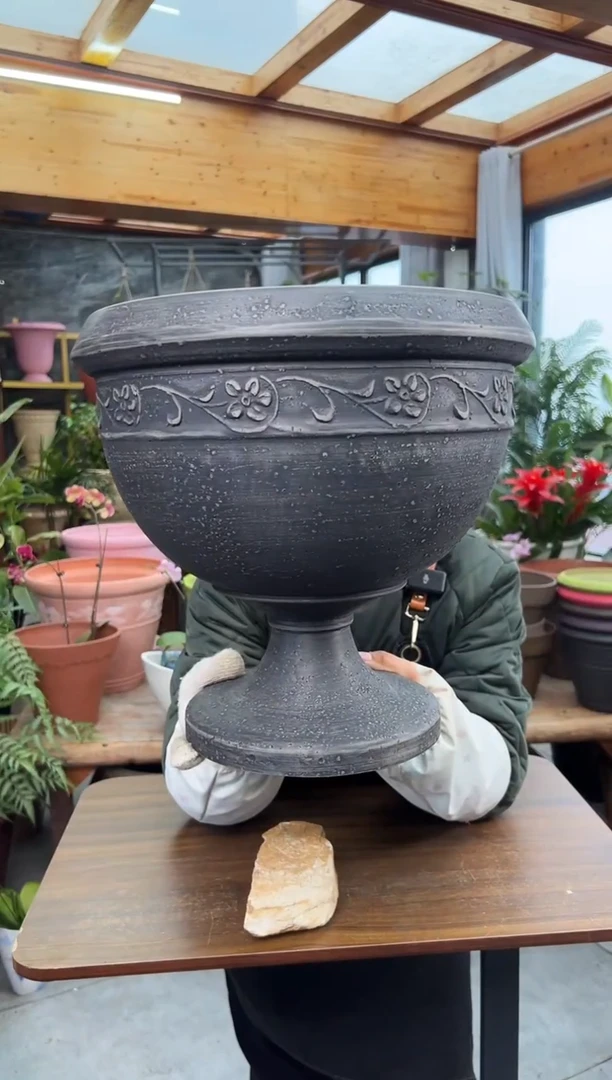 33*32/黑色外贸尾单呼吸孔福利酒杯花盆/G33