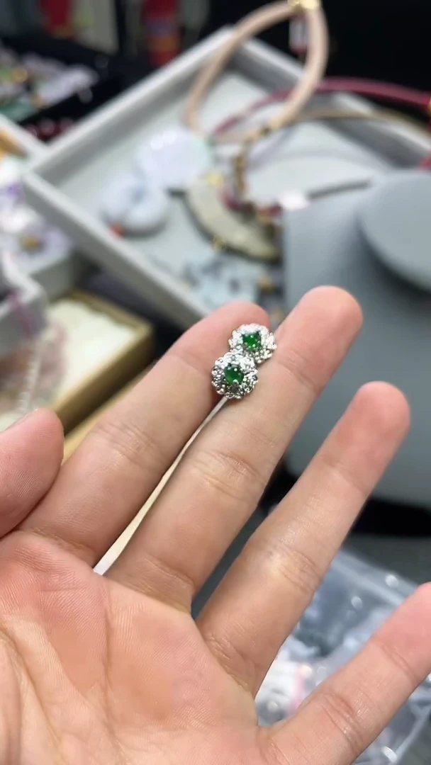 颈饰未镶嵌翡翠翡翠耳钉