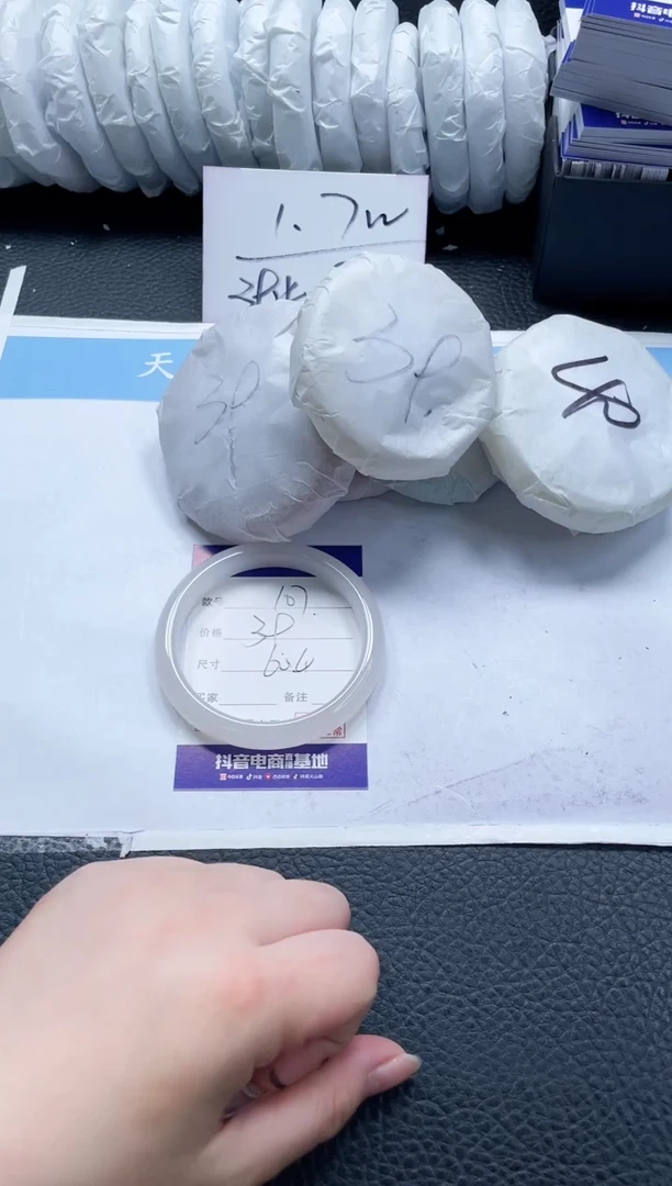 【闪购商品】石英质玉手镯未镶嵌107-60