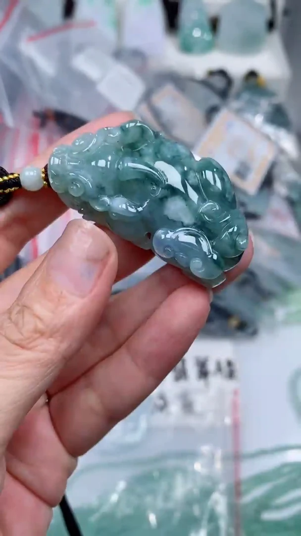 颈饰未镶嵌翡翠吊坠